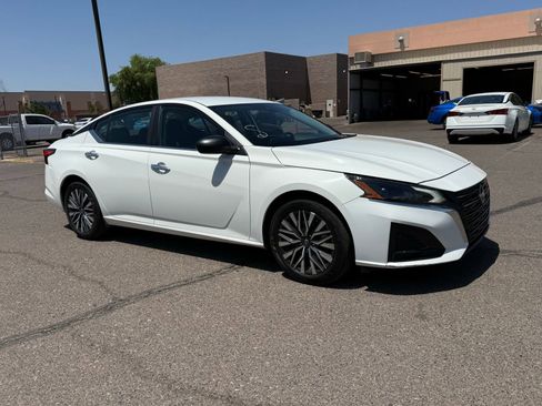 Certified 2025 Nissan Altima 2.5 SV FWD image 3