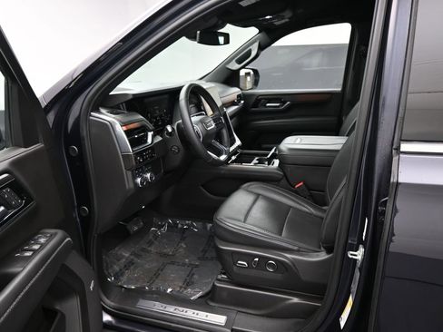 Used 2025 GMC Yukon XL Denali image 9