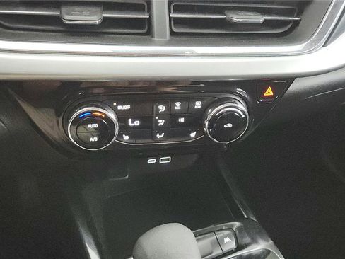Used 2025 Chevrolet Trax LT w/ Driver Confidence Package FWD image 25