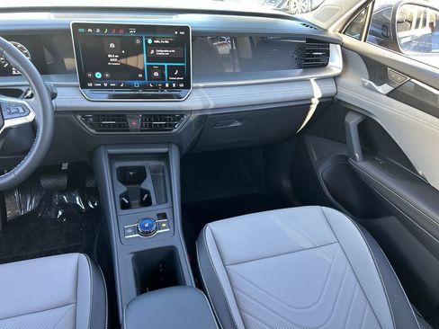 New 2026 Volkswagen Tiguan SE FWD image 12