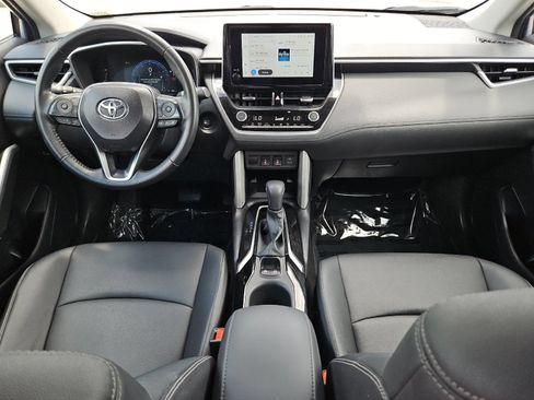 Used 2025 Toyota Corolla Cross XLE FWD image 12