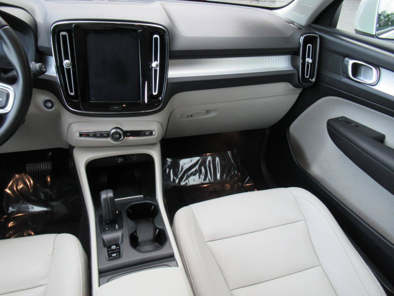 Used 2019 Volvo XC40 T5 Momentum AWD/4WD image 15