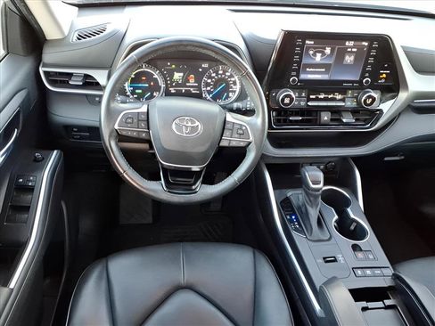 Used 2021 Toyota Highlander XLE image 5