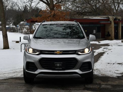 Used 2018 Chevrolet Trax LT w/ LT Convenience Package image 2