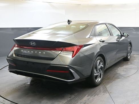 Certified 2024 Hyundai Elantra SEL w/ Convenience Package image 5