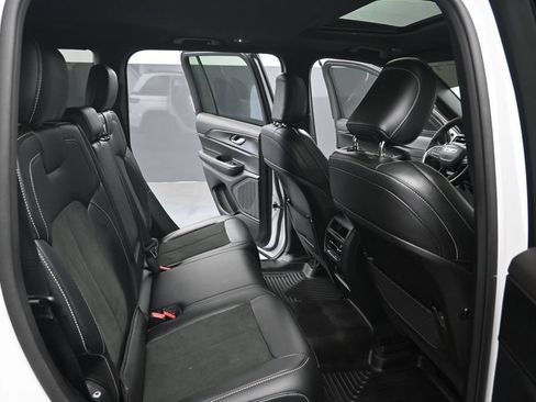 Used 2025 Jeep Grand Cherokee 4WD image 39