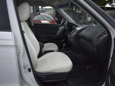 Used 2011 Kia Soul + FWD image 9