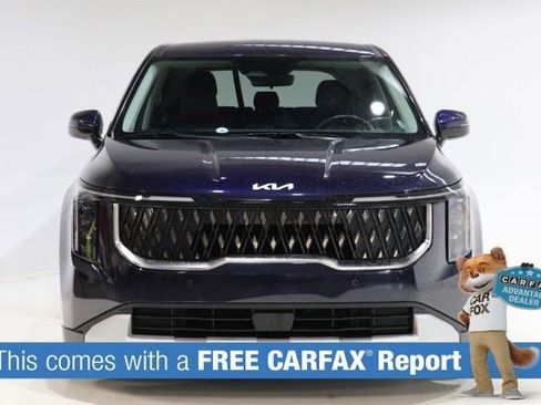 Used 2025 Kia Carnival FWD image 2