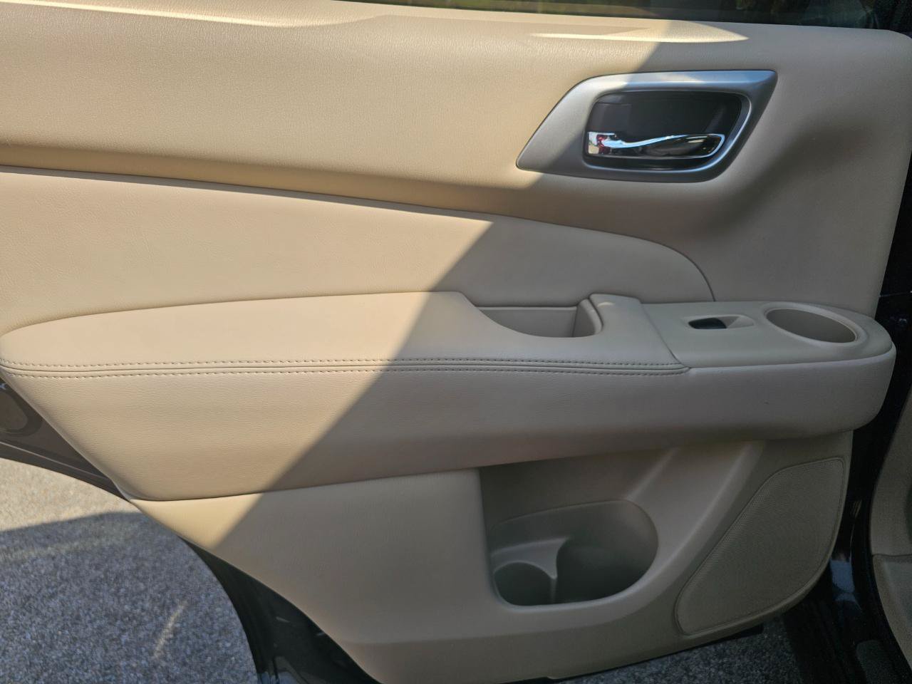 Used 2014 Nissan Pathfinder Platinum w/ Platinum Premium Package FWD image 24