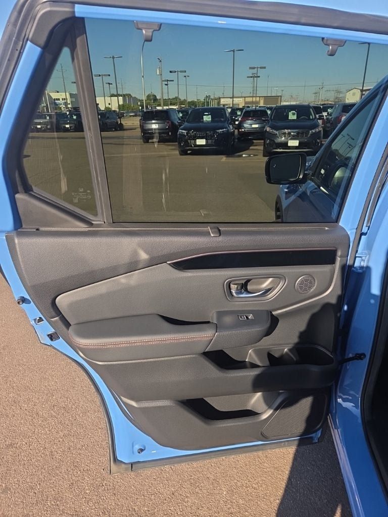 Used 2025 Honda Pilot TrailSport image 24