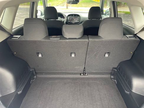 Used 2025 Kia Soul LX w/ LX Technology Package FWD image 34