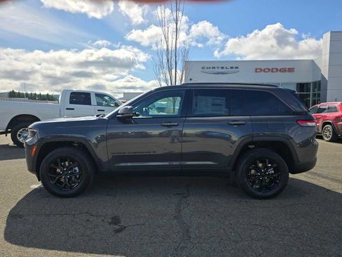New 2026 Jeep Grand Cherokee Altitude AWD/4WD image 2