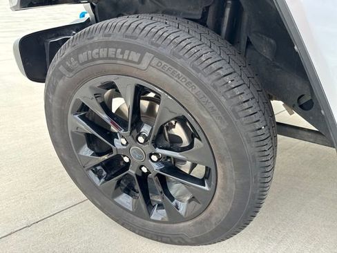 Used 2024 Jeep Wrangler Unlimited Sahara image 25