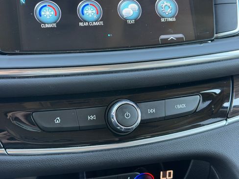Used 2018 Buick Enclave Essence AWD/4WD image 23