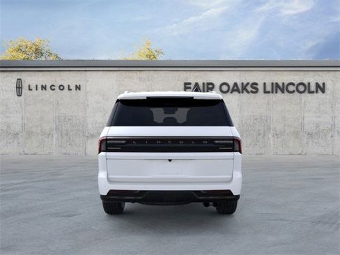 New 2025 Lincoln Navigator Reserve image 5
