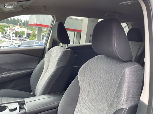 Used 2022 Nissan Rogue SV AWD/4WD image 18