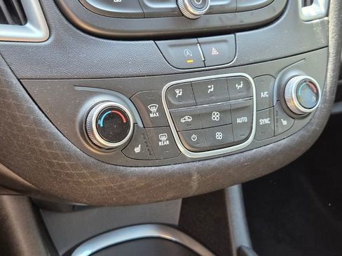 Used 2025 Chevrolet Malibu LT FWD image 33