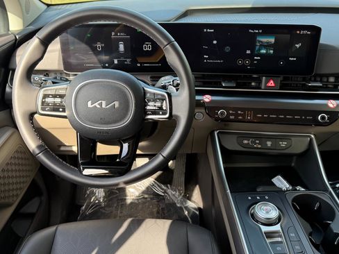 Used 2026 Kia Carnival LXS image 10