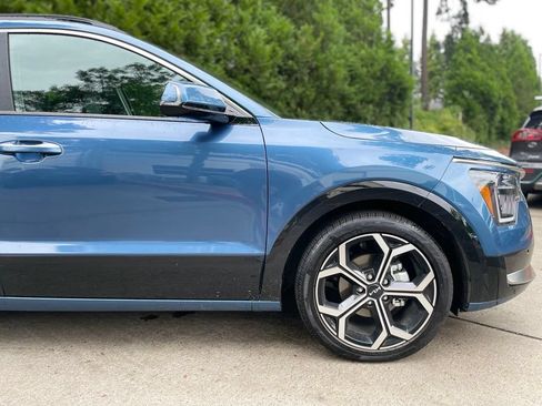 Used 2024 Kia Niro SX Touring FWD image 2