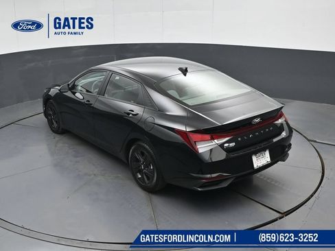 Used 2022 Hyundai Elantra SEL w/ Convenience Package FWD image 47