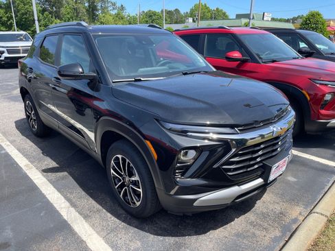 New 2026 Chevrolet TrailBlazer LT w/ LT Cold Weather Package AWD/4WD image 3