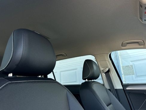 Used 2023 Volkswagen Tiguan SE FWD image 18