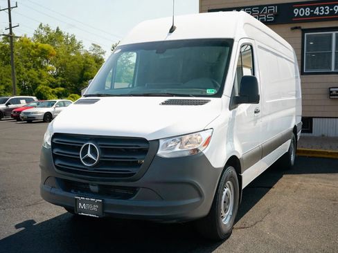Used 2022 Mercedes-Benz Sprinter 2500 image 9