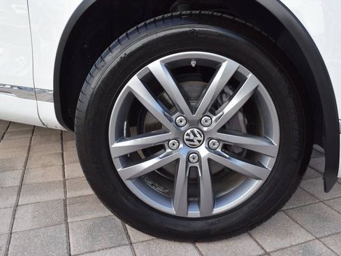 Used 2016 Volkswagen Touareg TDI AWD/4WD image 89