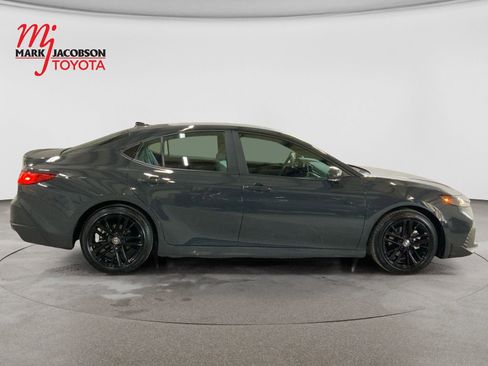 Used 2025 Toyota Camry SE FWD image 4