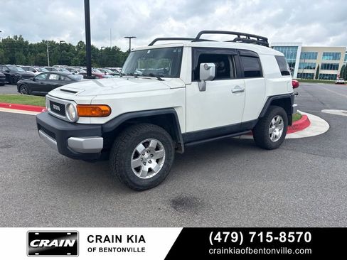 Used 2010 Toyota FJ Cruiser 4WD image 2