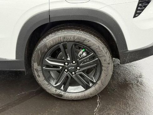 New 2026 Chevrolet Trax ACTIV w/ Sunroof Package FWD image 5