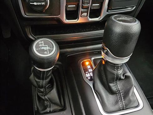 Used 2025 Jeep Gladiator Sport AWD/4WD image 13