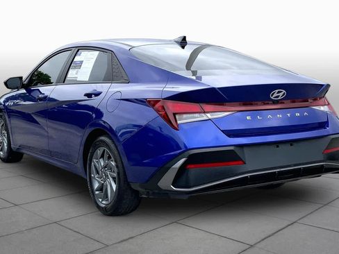 Used 2024 Hyundai Elantra SEL FWD image 11