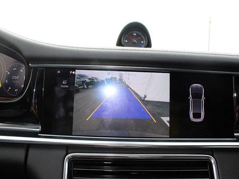 Used 2020 Porsche Panamera 4 image 31