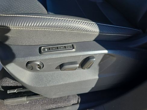 Used 2021 Volkswagen Atlas Cross Sport SEL image 19