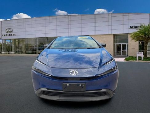 Used 2024 Toyota Prius LE FWD image 3