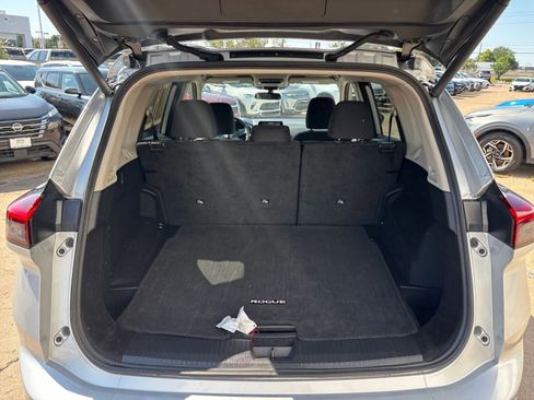 Used 2025 Nissan Rogue SV AWD/4WD image 33