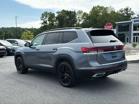 Used 2024 Volkswagen Atlas SE w/ Panoramic Sunroof Package AWD/4WD image 8