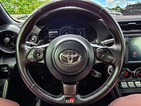 Used 2024 Toyota GR86 Premium RWD image 29