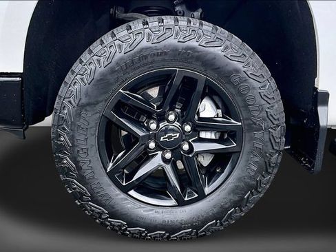 Used 2024 Chevrolet Silverado 1500 LT Trail Boss w/ LT Trail Boss Premium Package AWD/4WD image 8