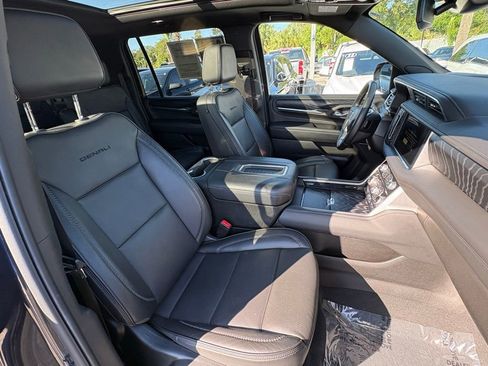 Used 2024 GMC Yukon XL Denali AWD/4WD image 24