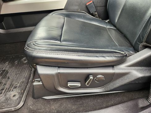 Used 2019 Ford F250 Lariat w/ Lariat Ultimate Package AWD/4WD image 24