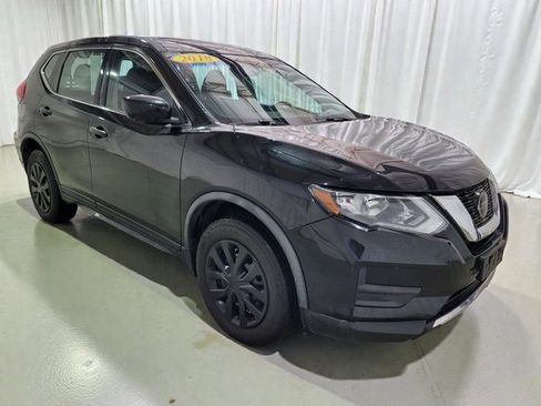 Used 2018 Nissan Rogue S image 2