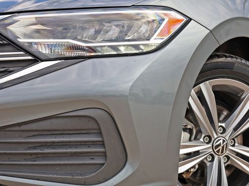 Used 2024 Volkswagen Jetta SE FWD image 11