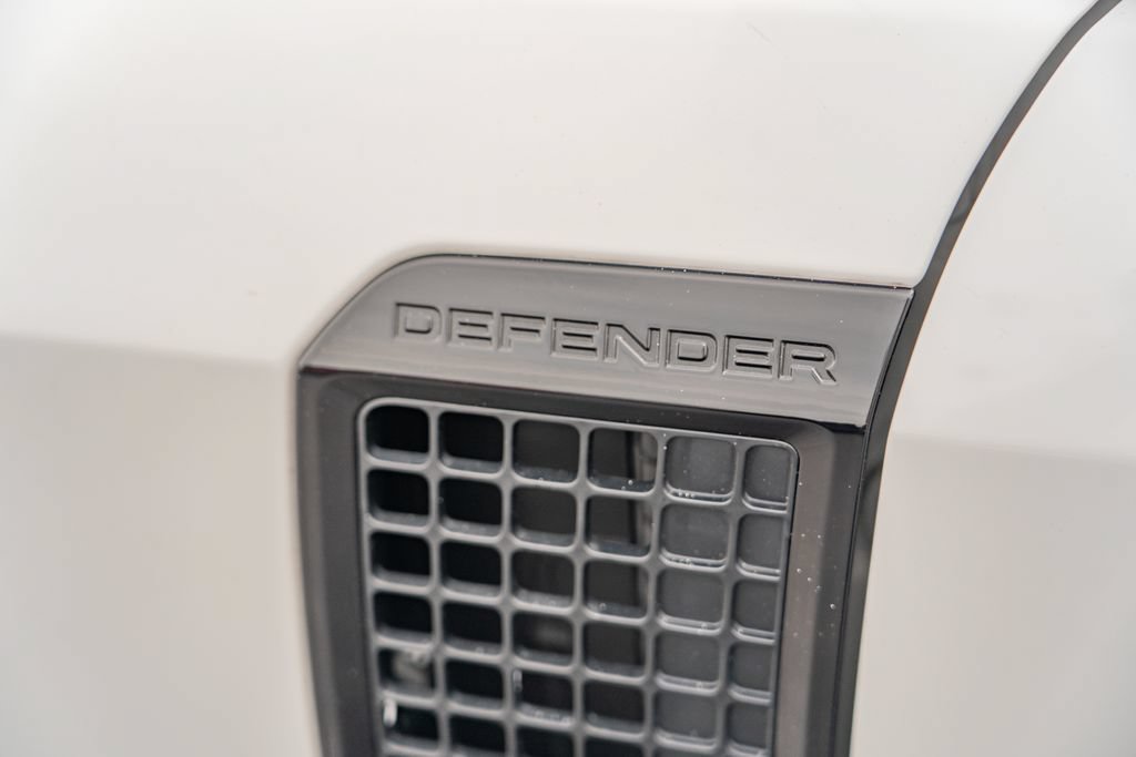 Used 2023 Land Rover Defender 110 S AWD/4WD image 4