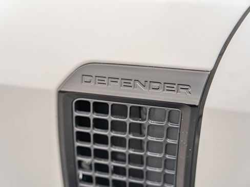 Used 2023 Land Rover Defender 110 S AWD/4WD image 4