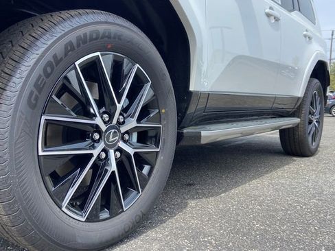New 2026 Lexus GX 550 w/ Cold Area Package AWD/4WD image 9
