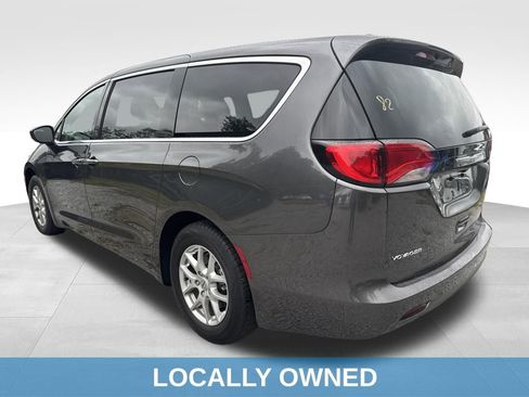 Used 2023 Chrysler Voyager LX FWD image 4