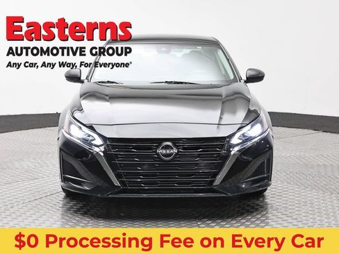 Used 2024 Nissan Altima 2.5 SV FWD image 2