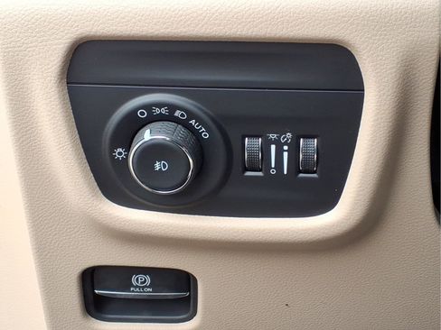 New 2026 Jeep Grand Cherokee Limited w/ Limited Altitude Package AWD/4WD image 20